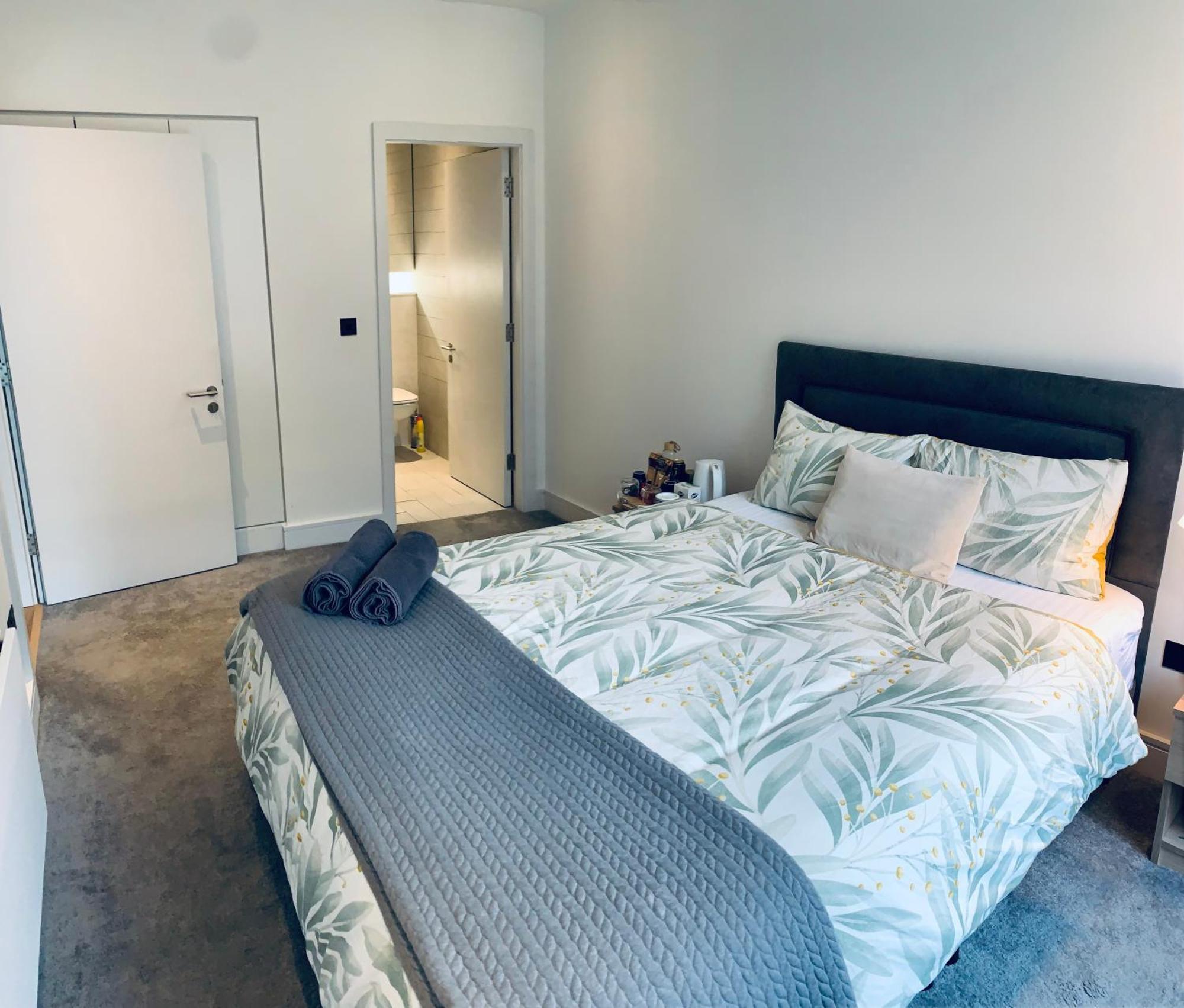 Modern Ensuite Double Bedroom Accommodatie bij particulieren