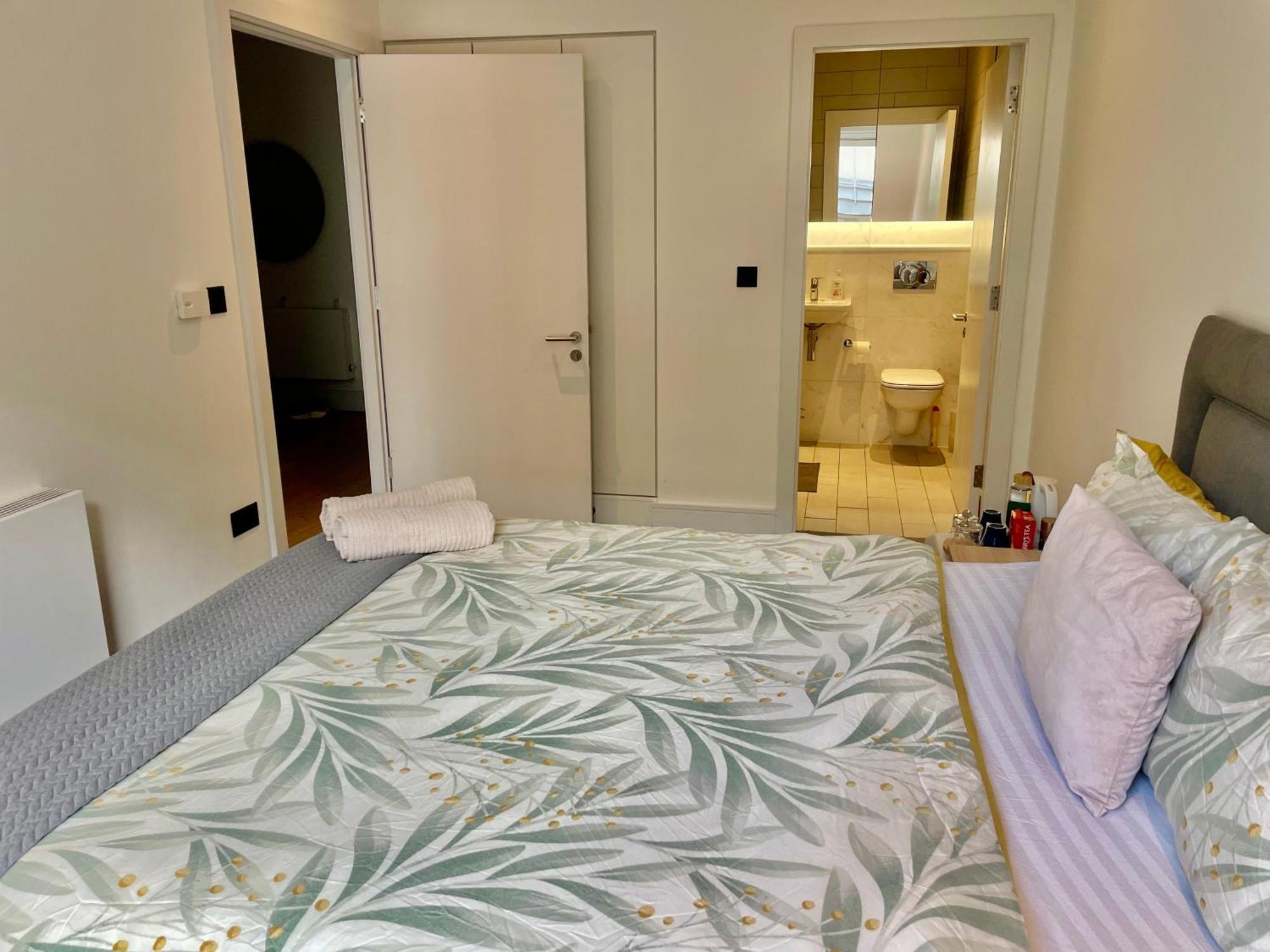 Accommodatie bij particulieren Modern Ensuite Double Bedroom *