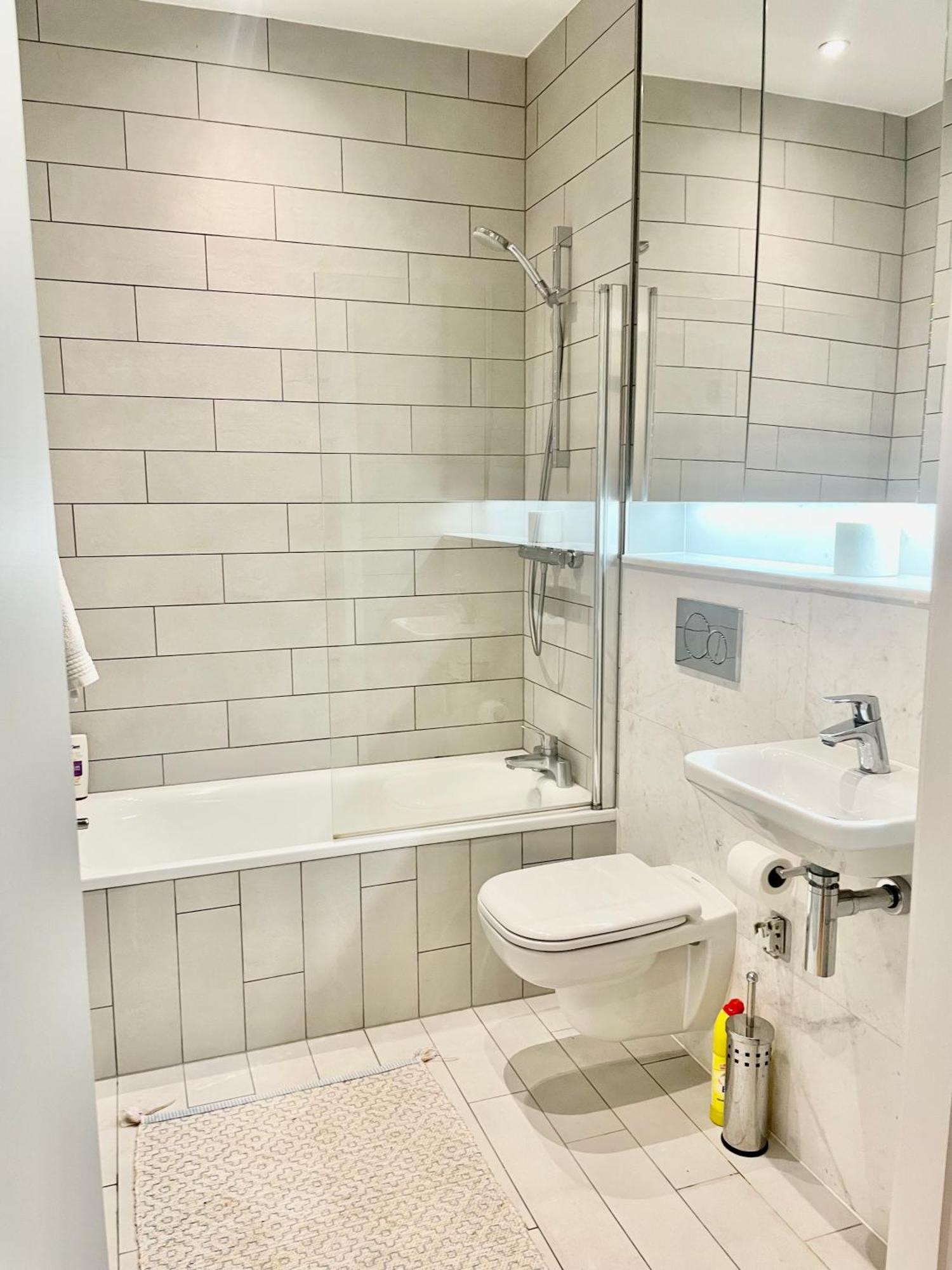 Modern Ensuite Double Bedroom Accommodatie bij particulieren
