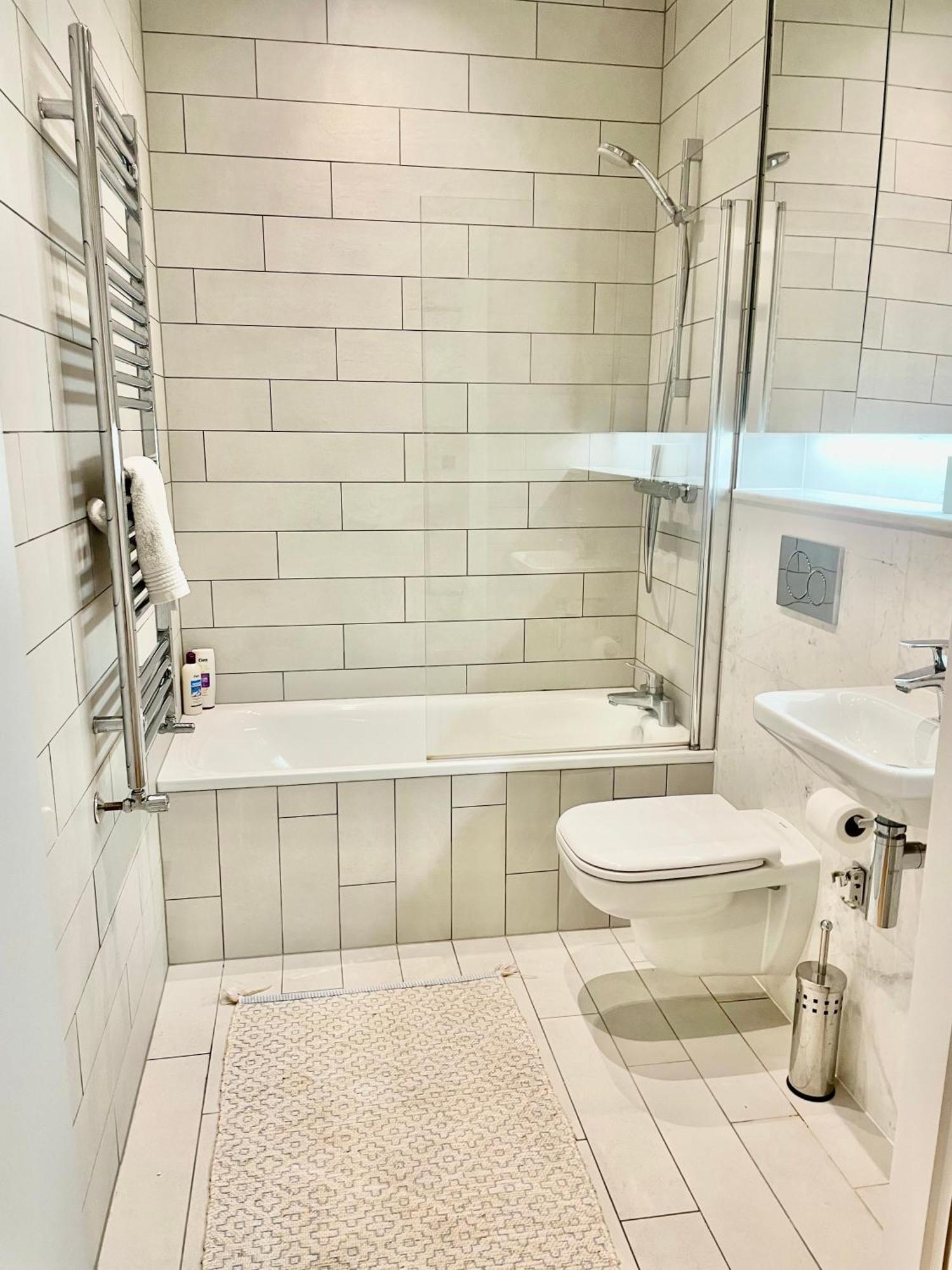 Accommodatie bij particulieren Modern Ensuite Double Bedroom Dublin